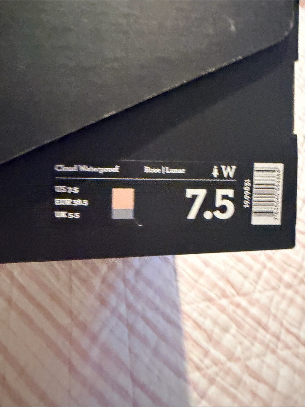 NWB ON RUNNING RARE WATERPROOF SHOES - Picture 7 of 7